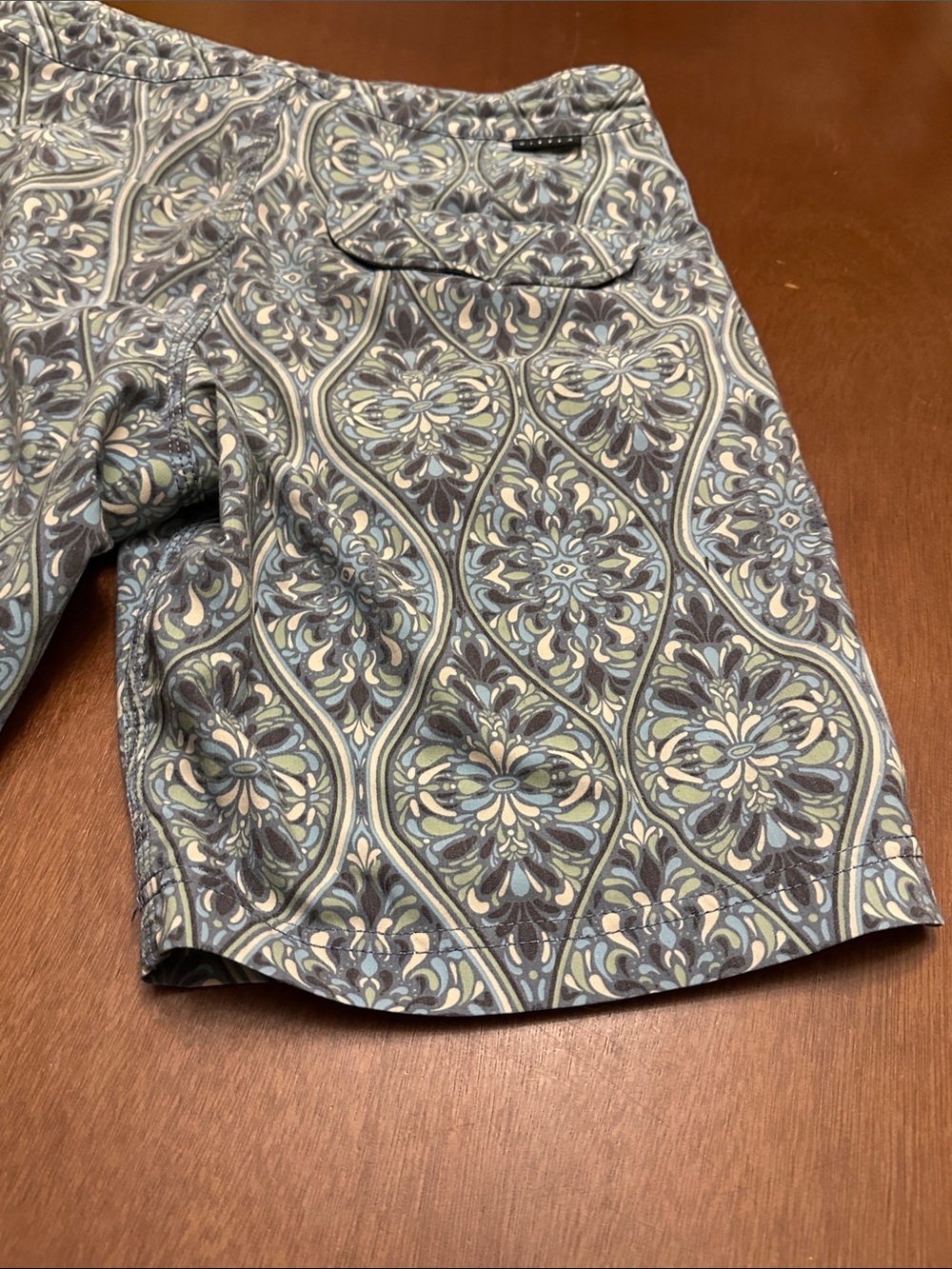VISSLA Blue Floral-Patterned Men’s Swim Board Shorts - Picture 14 of 14